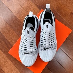 Nike Phantom Run 2, 10.5, True White, Black, Pure Platinum, White